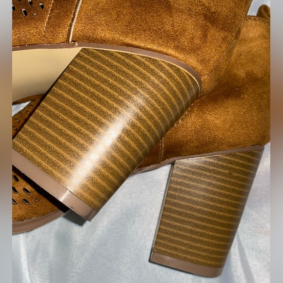 Soho Camel colored peep toe booties Sz 9 - Picture 9 of 11
